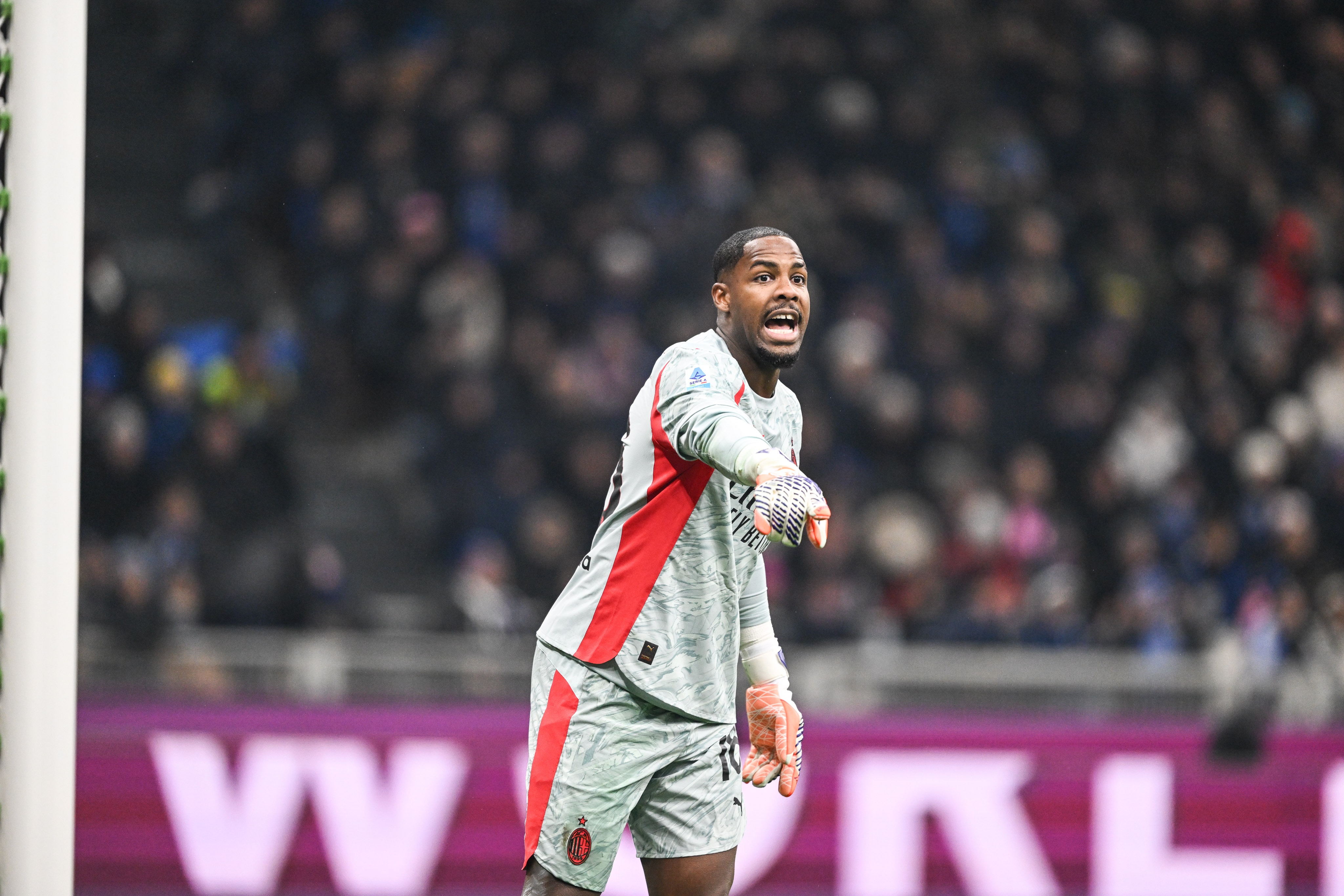 皇冠体育平台-跟队记者：迈尼昂已同意续约留队，将与莱奥并列成为米兰队内顶薪