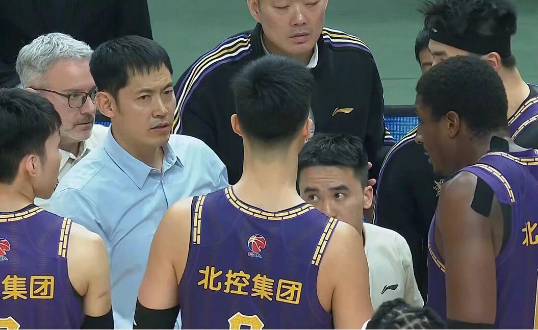 皇冠体育平台-曝北控男篮将帅不合，范子铭表现引发不满，山西官宣两员大将受伤